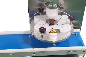 Small double use cutting encrusting machine for maamoul and date bar