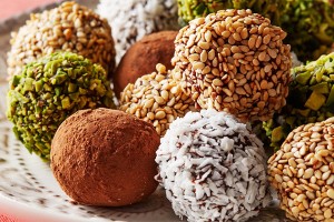 PAPA  energy balls with dates and oats making machine