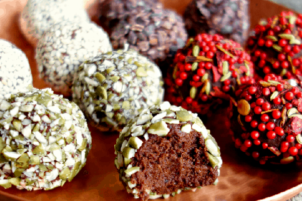 3-ingredient-date-truffles-vegan-nutfree-0