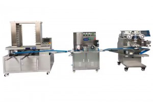 Automatic tray arranging machine