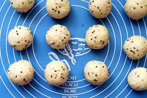 Máquina de bolas de masa para galletas de alto rendimiento de 6 filas