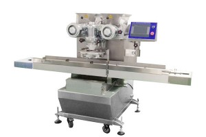 Full-automatic mochi enrusting and tray arranging machine