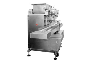 Full-automatic mochi enrusting and tray arranging machine
