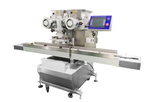 Full-automatic mochi enrusting and tray arranging machine