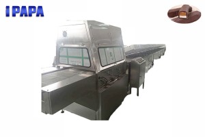 Chocolate coating machine for candy bar