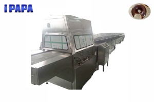 Chocolate coating machine for doughnut