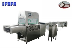 Chocolate coating machine for marshmallow