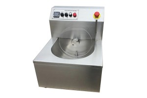 Small chocolate enrobing machine with tempering